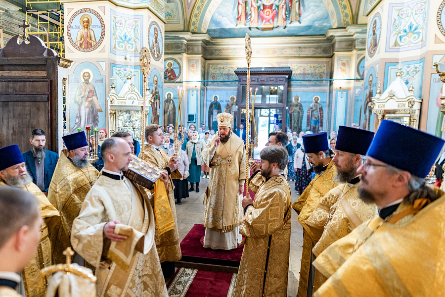 Архиерейское богослужение в Михаило-Архангельском храме села Михайловского г.о. Домодедово